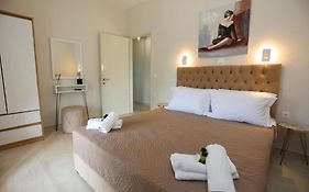 Kouros Apartments